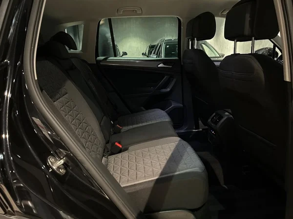 VOLKSWAGEN Tiguan (2022) — foto 11 van 22