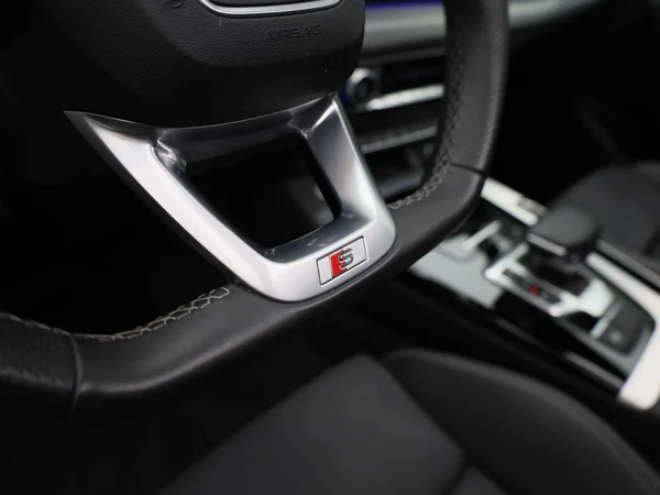 Audi Q5 (2023) — foto 38 van 53