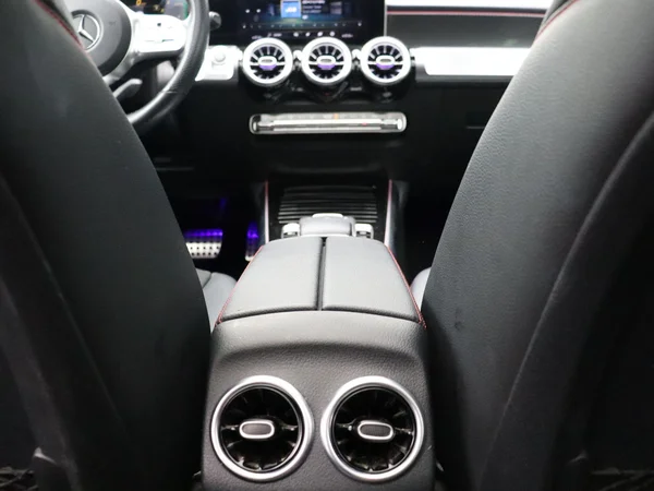 Mercedes-Benz GLB (2021) — foto 18 van 33