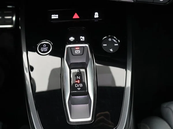 AUDI Q4 Sportback e-tron (2023) — foto 9 van 30
