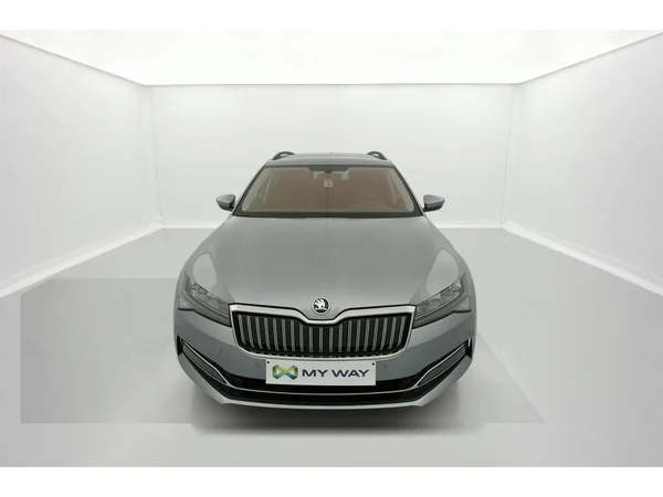 SKODA Superb SW PHEV (2020) — foto 12 van 36