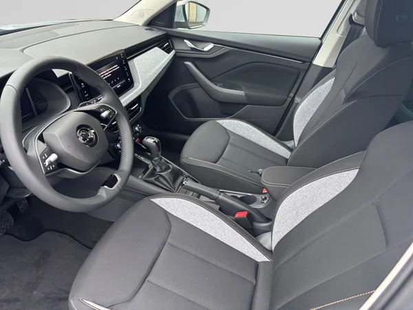 SKODA Kamiq (2024) — foto 9 van 22