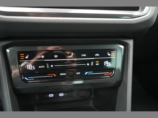 VOLKSWAGEN Tiguan (2021) — foto 21 van 28