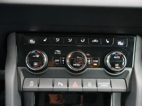 SKODA Karoq (2023) — foto 11 van 24