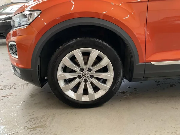 VOLKSWAGEN T-Roc (2019) — foto 13 van 21