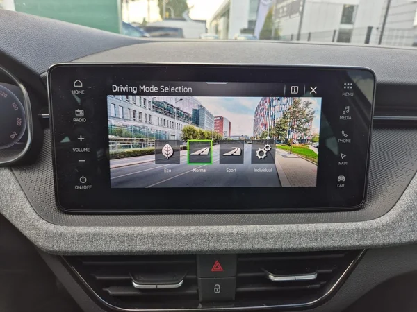 SKODA Scala (2024) — foto 10 van 22