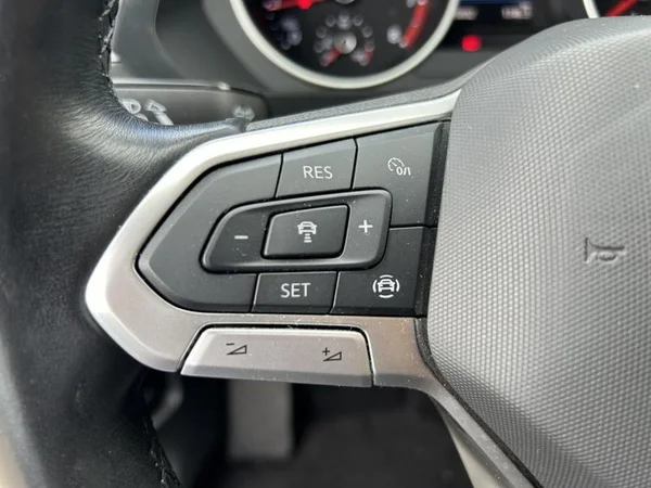 VOLKSWAGEN Tiguan (2021) — foto 21 van 32