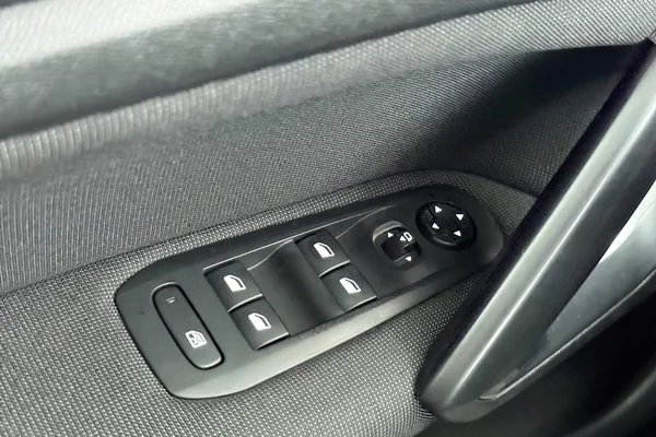 Peugeot 308 (2021) — foto 8 van 29