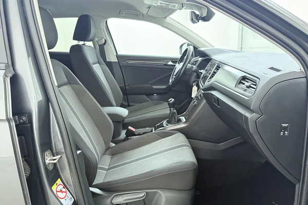 Volkswagen T-Roc (2019) — foto 19 van 21