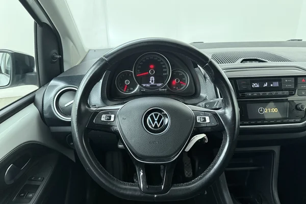 Volkswagen Up! (2021) — foto 2 van 20