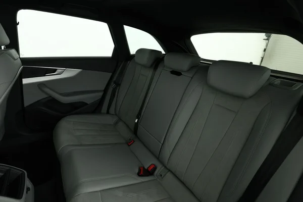 Audi A4 (2024) — foto 5 van 16