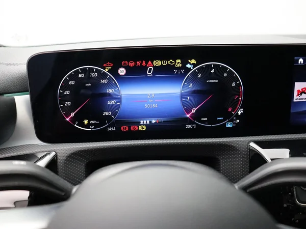 Mercedes-Benz CLA (2023) — foto 6 van 30
