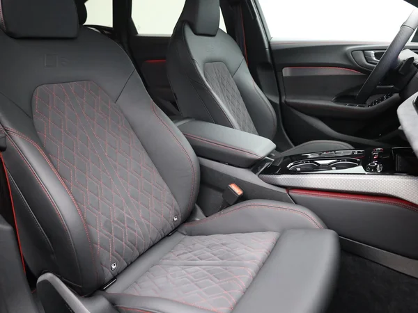 AUDI A5 Avant e-hybrid (PHEV) (2025) — foto 18 van 23