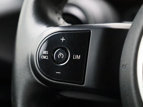MINI One (2022) — foto 11 van 37