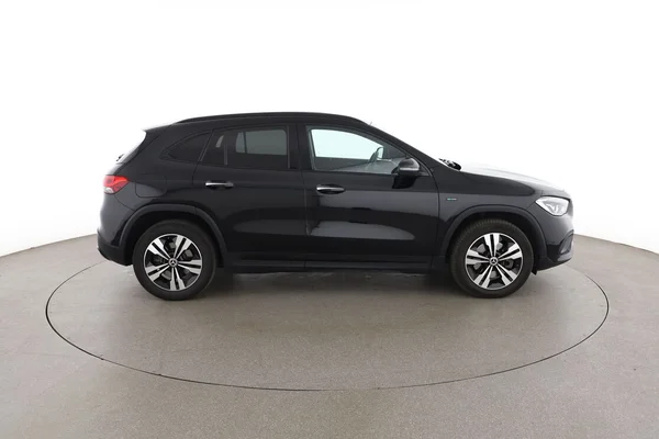 Mercedes-Benz GLA-Klasse (2021) — foto 13 van 16