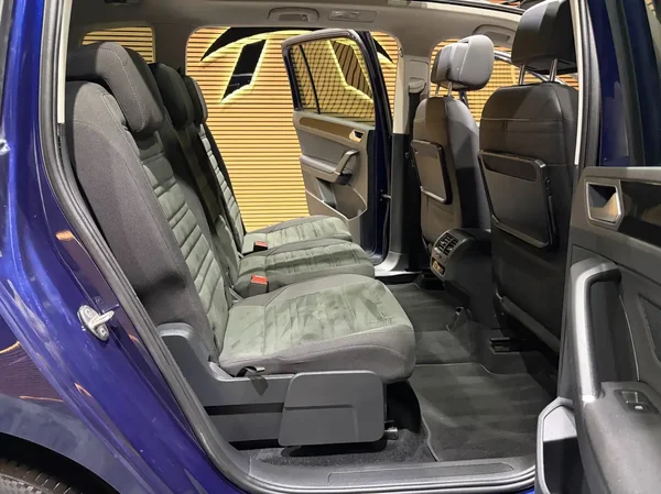 Volkswagen Touran (2016) — foto 14 van 27