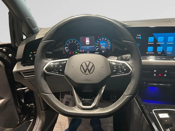 VOLKSWAGEN Golf VIII SW (2024) — foto 7 van 28