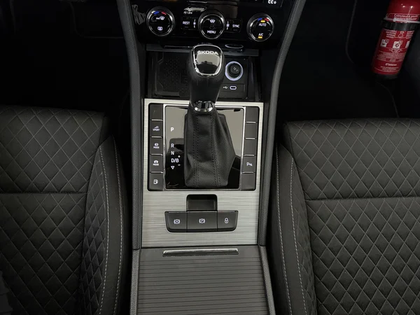 SKODA Superb (2022) — foto 21 van 31