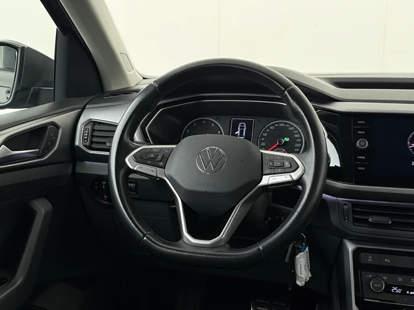 VOLKSWAGEN T-Cross (2021) — foto 14 van 26