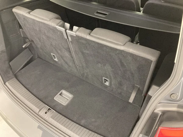 VOLKSWAGEN Touran (2020) — foto 16 van 36