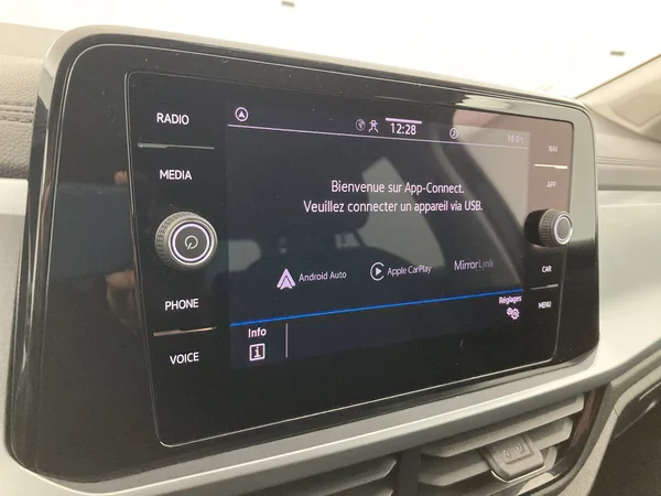 VOLKSWAGEN T-Roc (2022) — foto 21 van 36