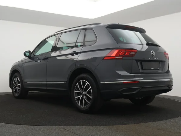 VOLKSWAGEN Tiguan eHybrid (PHEV) (2022) — foto 23 van 25