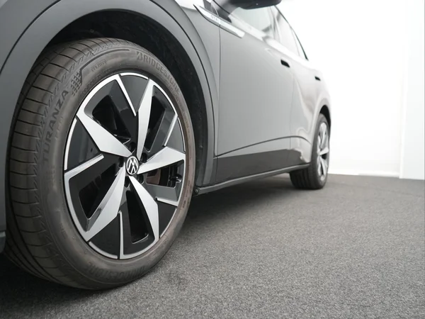 VOLKSWAGEN ID.4 (2021) — foto 47 van 49