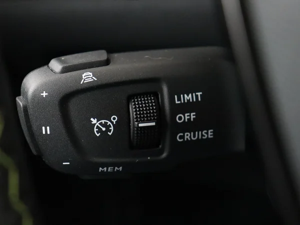 PEUGEOT 2008 (2022) — foto 9 van 32