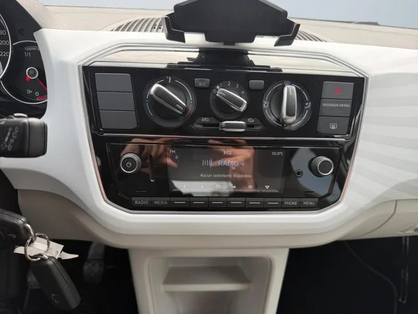 VOLKSWAGEN Up! (2017) — foto 6 van 27