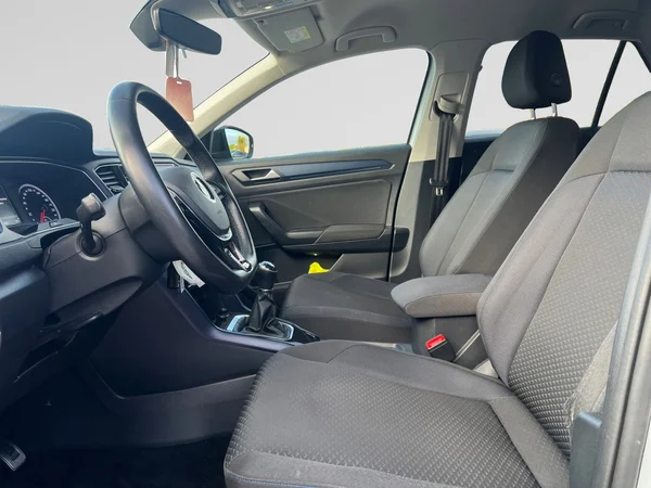 VOLKSWAGEN T-Roc (2021) — foto 16 van 20