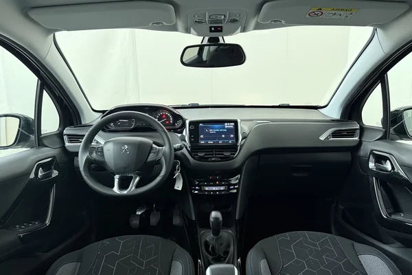 Peugeot 2008 (2019) — foto 18 van 18
