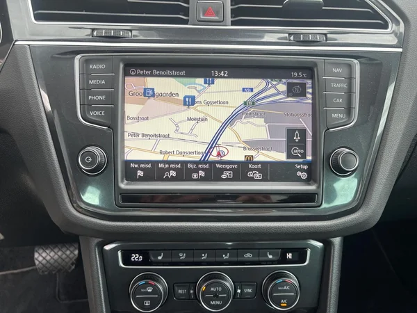 VOLKSWAGEN Tiguan (2017) — foto 5 van 24