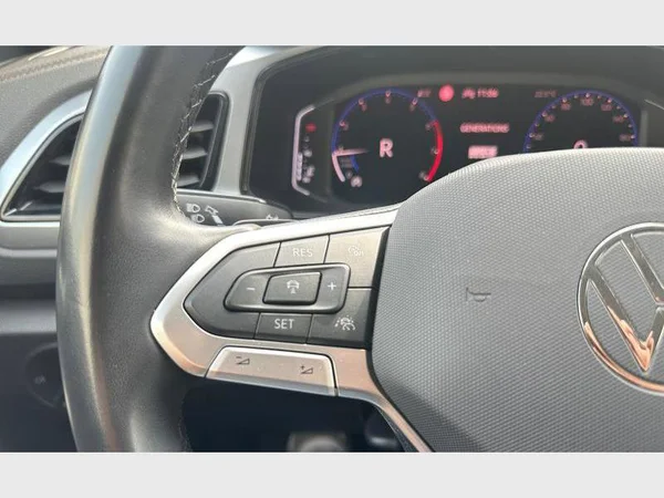 Volkswagen T-Roc (2022) — foto 16 van 25