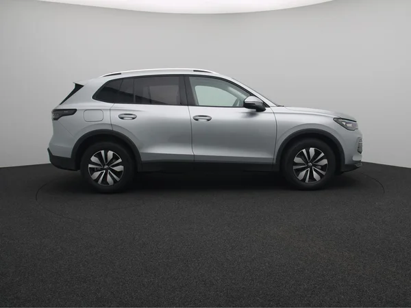 VOLKSWAGEN Tiguan (2026) — foto 12 van 15