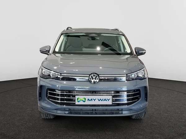 VOLKSWAGEN Tiguan (2025) — foto 12 van 15