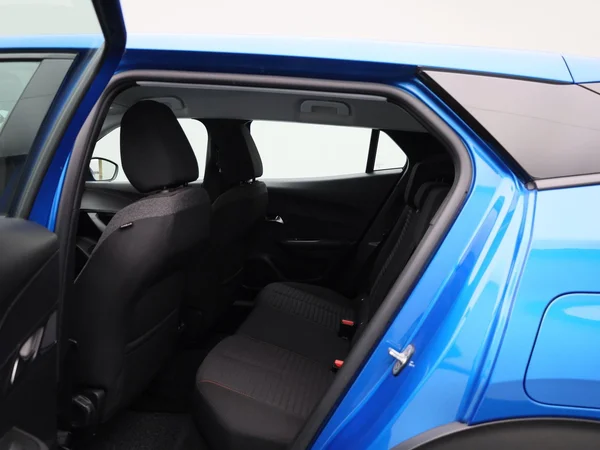Peugeot e-2008 (2022) — foto 2 van 42