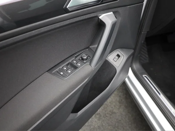 VOLKSWAGEN Tiguan (2021) — foto 7 van 21