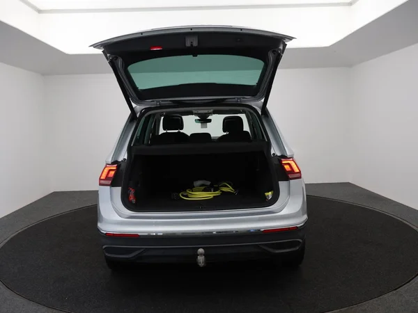 VOLKSWAGEN Tiguan eHybrid (PHEV) (2023) — foto 25 van 33