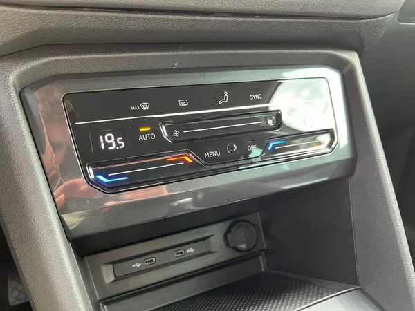 VOLKSWAGEN Tiguan (2021) — foto 9 van 22