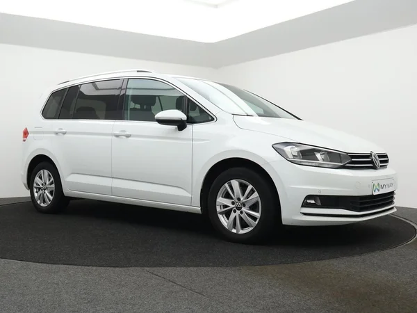 VOLKSWAGEN Touran (2022) — foto 27 van 29