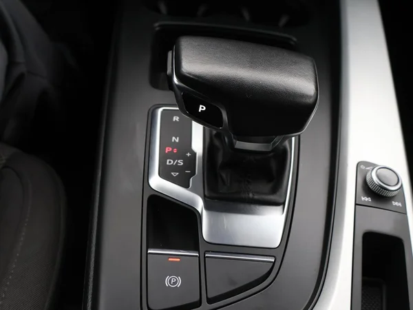 AUDI A4 Avant (2023) — foto 15 van 30