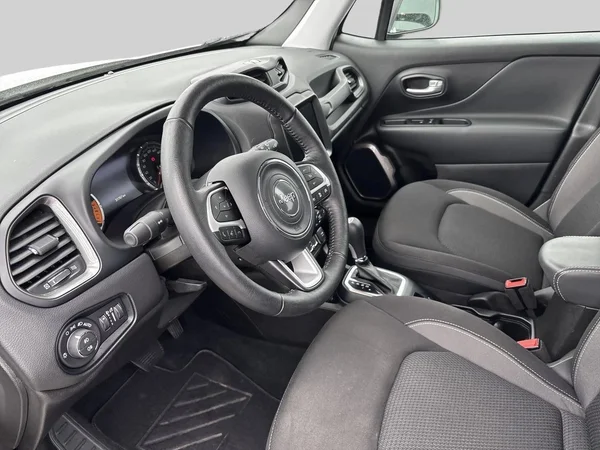 Jeep Renegade (2023) — foto 19 van 19