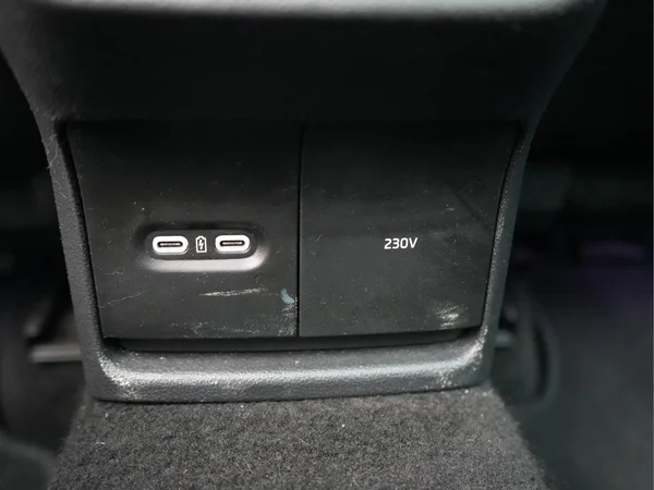 SKODA Octavia Combi (2021) — foto 13 van 41