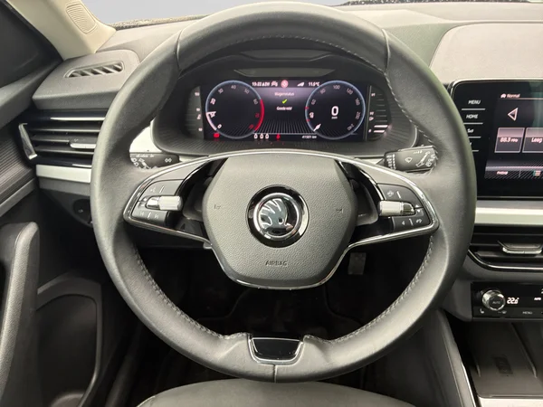 SKODA Kamiq (2023) — foto 7 van 22