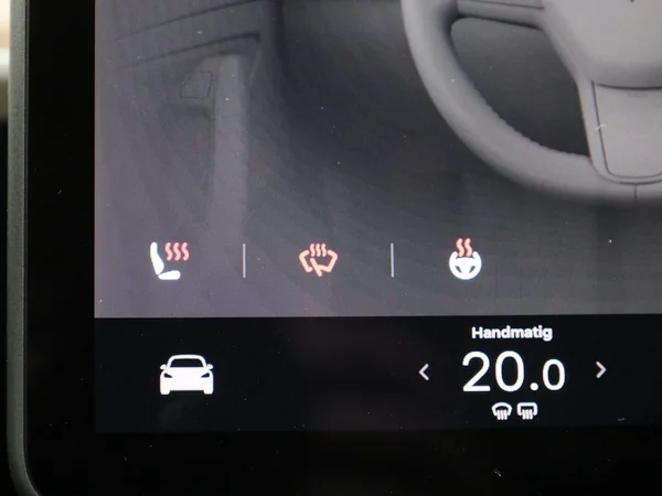Tesla Model 3 (2022) — foto 10 van 47
