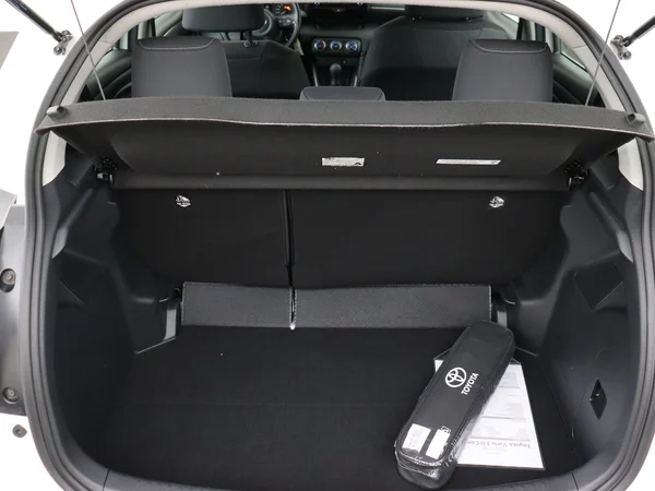 TOYOTA Yaris (2021) — foto 8 van 25