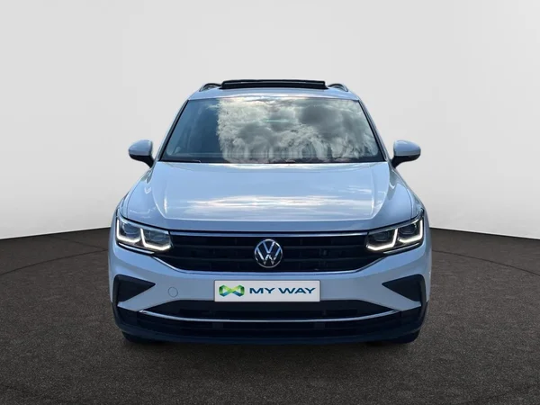 VOLKSWAGEN Tiguan (2022) — foto 10 van 22