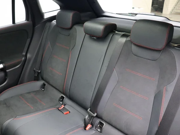 Mercedes-Benz GLA (2025) — foto 9 van 36