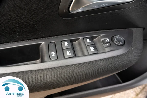 Peugeot 208 (2023) — foto 10 van 28