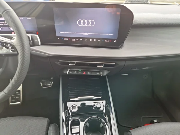 AUDI Q3 SUV e-hybrid (PHEV) (2025) — foto 3 van 19